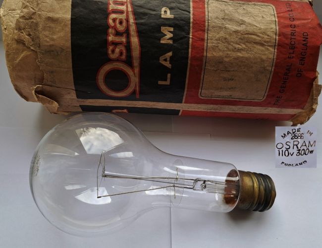 Osram 300w 110v filament lamp
Another recent Ebay find, with its wrapper more or less in good condition. I mainly got this due to not having any 110v lamps in this size.
