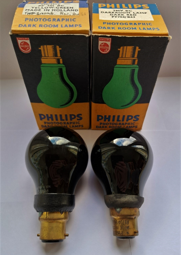Philips photographic dark room lamps
Two gems found in a cheap lot of photography lamps on Ebay. The red lamp was made in Hamilton whereas the yellow-green lamp was made in the Netherlands.
