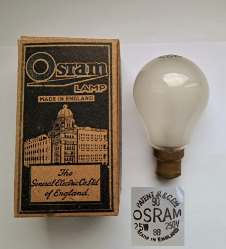 1930's Osram-GEC 25w pearl lamp
A lovely recent Ebay find. It really is a miracle that the packaging has managed to stay in such good condition for so long.

