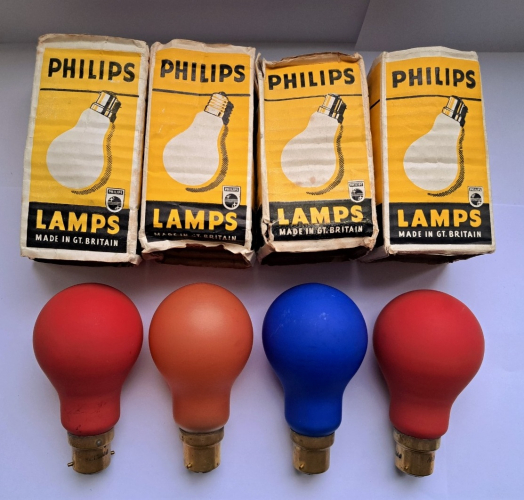 Philips 40w externally sprayed coloured lamps
Some very nice vintage Philips lamps sent to me by a fellow collector. I can't find date codes on these but I would imagine they date from the 1950's or very early 1960's.
