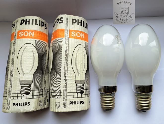 Philips 150w SON-E lamps made in Belgium
NOS examples of some classic top quality SON-E lamps made in Turnhout, Belgium.
