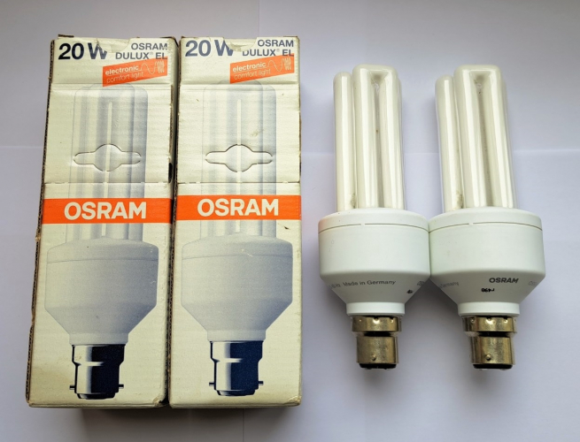 Osram Dulux Electronic 20w CFL lamps
Some early 1990's Osram CFLs from when the technology was reaching its heyday. These old Augsburg-made lamps were very high quality indeed!
