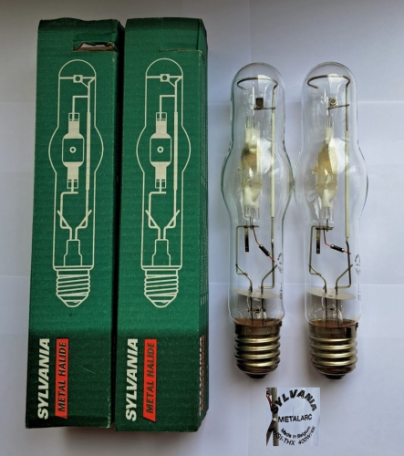 Sylvania Metalarc 400w 4000k metal halide lamps
Recent Ebay finds, I don't have many metal halide lamps in this shape.
