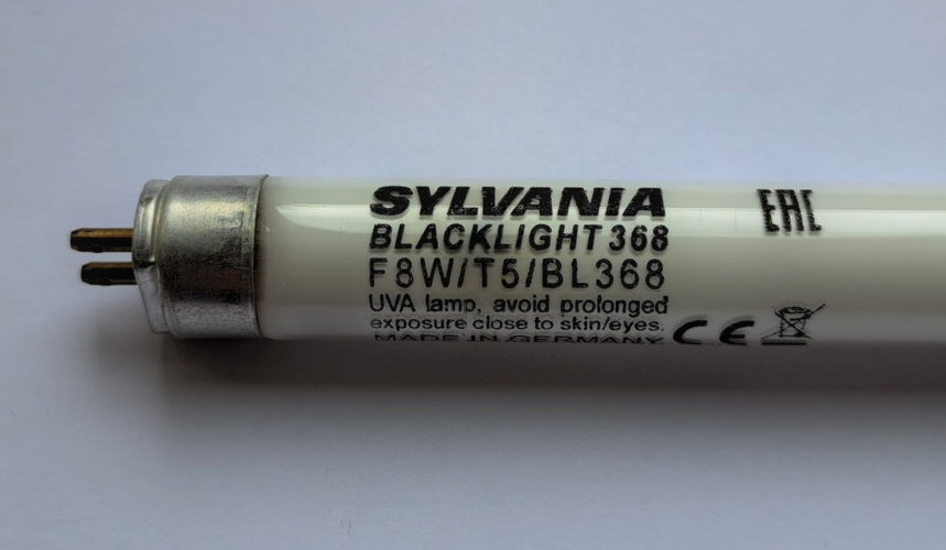 Sylvania 8w Blacklight 368 T5 tube
A nice little unused tube I found this morning in my local lamp bin. These are intended to be used in insect traps I believe.
