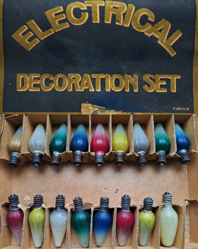 Unbranded 16v decorative lamps from the 1930's
A recent Ebay find was this lovely set of 16v Christmas lights, both box and lamps aren't in the best cosmetic condition but they have done well to survive this long. Unlike most "plain" Christmas lights these have a nice "flame" shape to them as well as some nice subtle colours.
