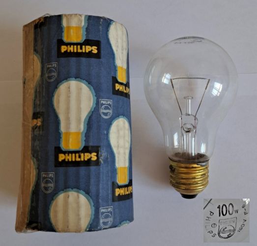 Philips 100w 160v GLS lamp
A vintage Spanish-made GLS lamp. Old Spanish mains used to be 125v-130v, so I am unsure as to what this 160v-rated lamp would have been used for. This one was found, along with some others of considerable vintage, in that shop with all the vintage Philips advertising I previously posted.
