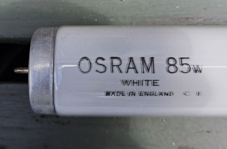 Osram-GEC (Thorn-made?) 85w T12 tube (EOL)
One of today's finds, although sadly EOL this old Osram-GEC tube has quite an interesting etch type which I have not seen before, including quite an old rating of 85w only as opposed to the more common 75/85w. This lamp has Thorn-style end caps, so perhaps it was made by them?
