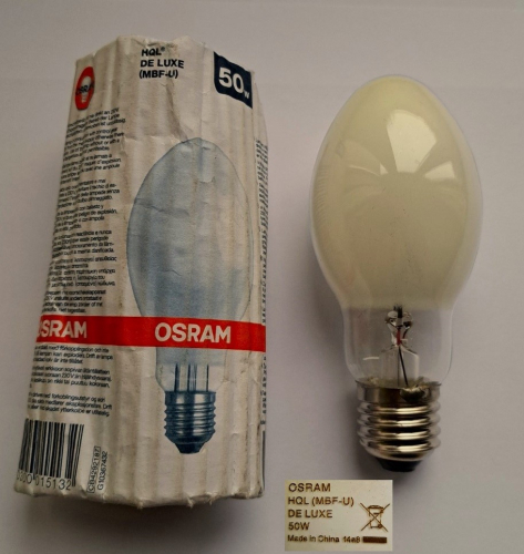 Osram HQL De Luxe 50w mercury lamp
Another nice lamp for my collection I recently found on Ebay. I've yet to fire it up but it is NOS - I do have one of these 50w Deluxe Mercury lamps by Philips but this is my first Osram example in 50w (I have a pair of used 400w versions). Sadly this lamp is of fairly recent manufacture, and as such was made in China.
