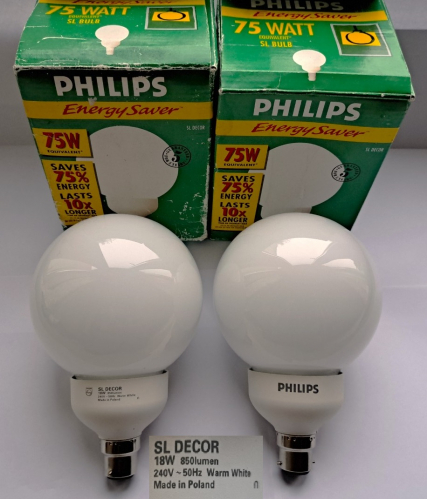Philips 18w SL Decor CFL lamps from the 1990's
Some nice recent finds - both NOS and in full working order except sadly it looks like one of the lamps had been stored in a slightly damp garage! These are the first SL Decor lamps in my collection from the 3rd generation of SL lamps.

