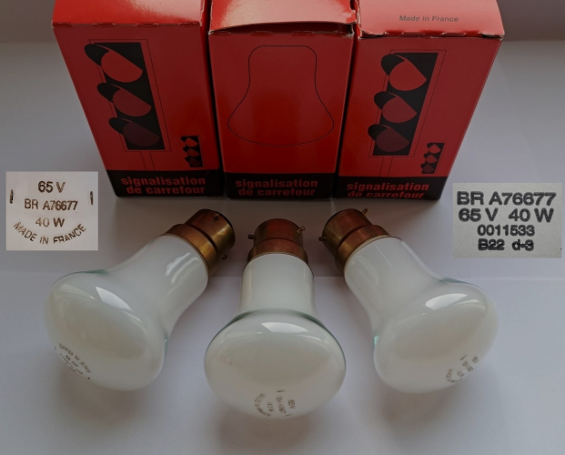 Claude 40w 65v British Rail mushroom lamps
More lamps for railway carriage illumination (like those Luxram examples I posted yesterday). These were found on CP Lighting for only about 80p each, a real bargain! Previously I had one of these, used presumably and missing its box. Note that these use the B22-3 base, presumably this is an anti-theft measure.
