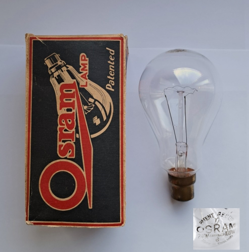 Osram-GEC 100w Large envelope Single coil lamp from the 1930's
Another lovely old gem I managed to obtain from a collector recently! I have a few old Osram-GEC lamps like these with this packaging, but none in a wattage as high as 100w (or certainly not in such a large envelope).
