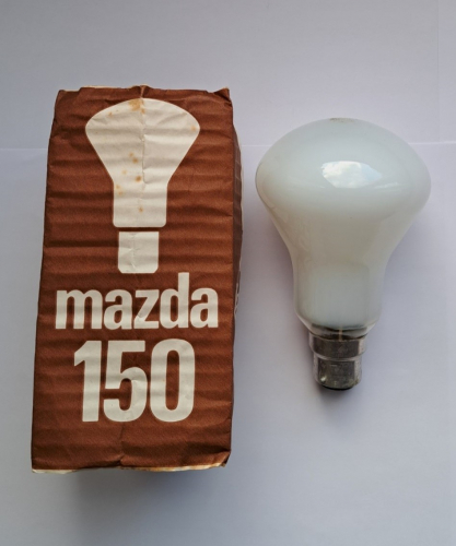 Mazda/Thorn 150w Netabulb Silverlight mushroom lamp
Another nice oldie found recently on Ebay, complete with simplistic but rather retro looking late 1970's packaging (albeit a bit battered!)
