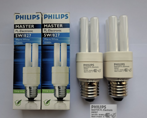 Philips Master PL Electronic 5w CFL lamps
I couldn't resist buying these on Ebay recently, since they are the smallest in the famous PL-Electronic range made by Philips, equivalent to a 25w incandescent lamp. These were made at the pinnacle of CFL production - look at that quoted lifespan, 15,000 hours!
