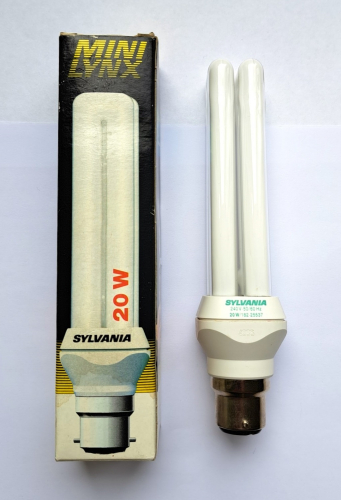 Sylvania Mini Lynx 2nd generation 20w CFL lamp
Following on from my recent post showing a rare 1st generation Sylvania Lynx, here is a very nice example of a second generation lamp. These seem to be quite fragile, when I find these the tubes are often ever so slightly cracked at the base of the tube joints. Thankfully this one still works!

