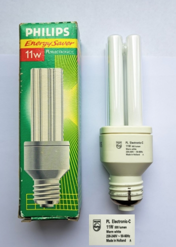 Philips PL*Electronic/C 11w CFL lamp with plastic base
Such CFLs with this all-plastic construction seem to have been a bit of an experiment by Philips in the mid 1990's, later they switched to a half plastic, half metal construction and later reverted to full metal bases.
