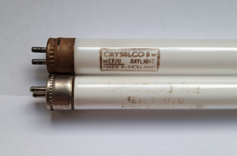 2 very different Cryselco branded 8w tubes
Both lamp bin finds from today. The top tube was made by Philips in the 1960's, as evidenced by the brass end caps and the made in Holland etch, the lower tube is an early 1960's GEC-made UK example.
