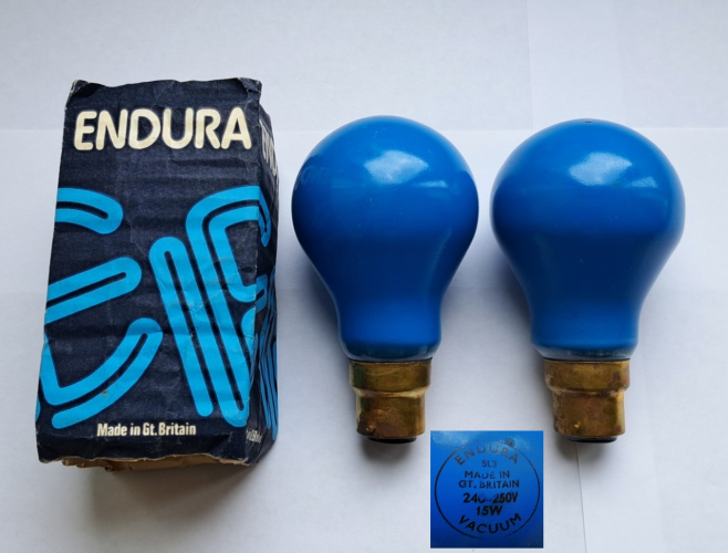 Endura 15w blue coloured filament lamps
Some recent Ebay finds... One with its original packaging, one without. I had to pick these up as Endura-branded lamps seem rather rare, interestingly Endura seem to have used differing packaging based on wattage, my green 60w coloured lamp featured a red Endura logo, whereas these 15w lamps have a blue logo instead.
