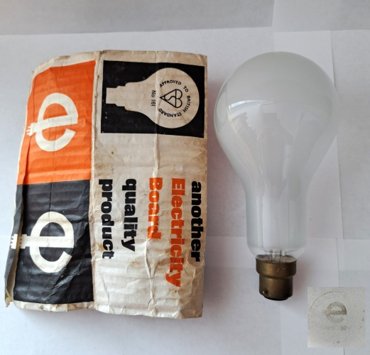 Electra 150w pearl GLS lamp
Another nice recent find - Electra lamps were available for purchase back in local electricity board stores back in the 1970's and 1980's, but they are rather uncommon to come across now. Especially with original packaging, however tattered!
