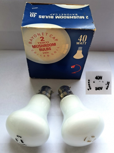 Tesco-branded 40w mushroom GLS lamps made by Thorn
Two rather nice old mushroom lamps sent to me recently by another fellow collector. Curiously, these don't even feature any kind of brand name on the etch, although they are very clearly Thorn-made.

