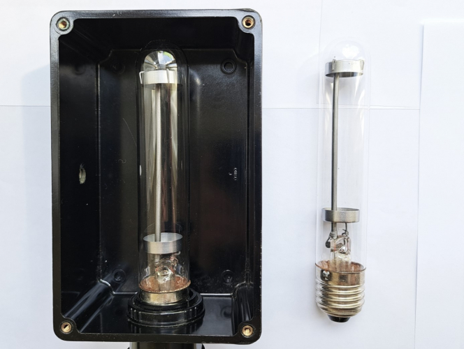 Philips 6w TUV lamps and home-made fitting
I found these the other day on Ebay, being sold by someone who appeared to be selling off the contents of a school's science lab. They were very cheap - and even include this interesting home-made (and very well built!) fitting/enclosure.
