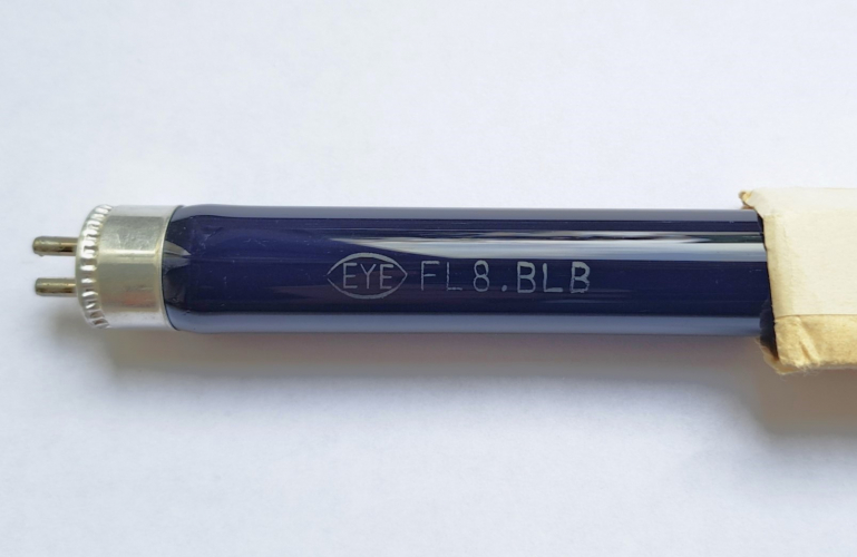 Eye 8w T5 blacklight tube
A neat little blacklight tube made by Eye in Japan - which bears all of their typical hallmarks of quality, down to the etch and everything.
