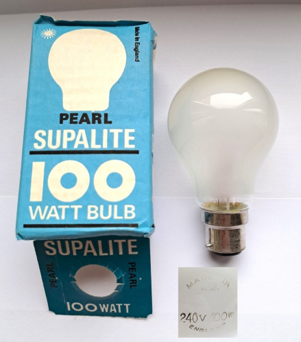 "Supalite" (GEC) 100w pearl GLS lamp
A lamp I found recently, which has a bit of a story attached to it... Basically, my mother found this in a cupboard at her place of work and one quick chat later it is now safely in my collection. Amazing to think it has been stashed away all these years! The Supalite brand itself is odd, such rebranded lamps from major manufacturers were quite popular in the 1970s and 1980s. I have some 100w Supalite-branded lamps in a later style of packaging somewhere.
