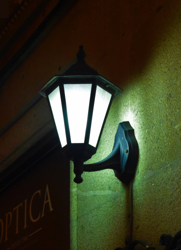 Interesting mercury coach lantern fixture
I had noticed this several times over here but had not yet managed to get a photo of it. This is strange as it is just a common plastic outdoor fixture (designed for filament/CFL lamps) which has been converted to run a mercury lamp, presumably with a remote ballast. This looks like a conversion a lighting enthusiast would do! This is owned likely by the shop it is on.
