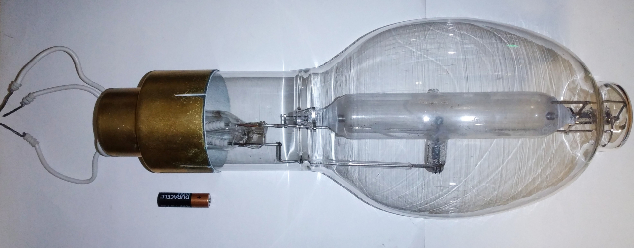 Three phase lamp DM3-3000
Unusual multiphase arc MH lamp for lighting
