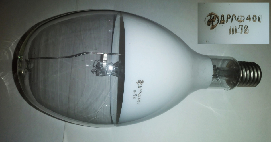 Ealy DRLF 400
Early MV lamp DRLF 400 with a clear glass top. Has an early type of phosphor. 
