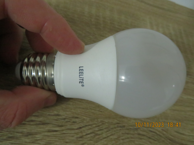 Leelite A60 15W 3 level dimming LED lamp
[url]https://www.youtube.com/watch?v=4cIjUB835po[/url]
This is the LED lamp that my mother have, that have similar feature to the Osram Dulux Vario CFL. But it have 3 level dimming.
