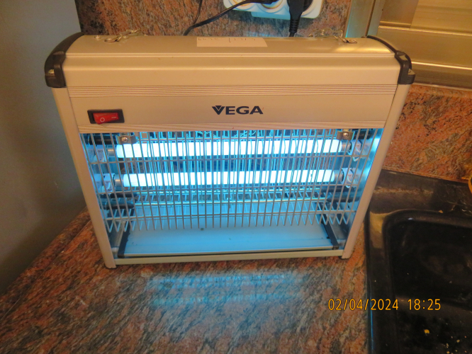My current bug zapper
[img]https://i.postimg.cc/sfcKK4B8/IMG-7945.jpg[/img]
It have two Eurolux FLT508-UVA 8W UVA lamps connected in series with a series choke. The starters are the Arlen EFS120 pulsestarters that FrontSideBus sent me for free.
Closeup of the lamps:
[img]https://i.postimg.cc/rFm4VW8R/IMG-7979.jpg[/img]
