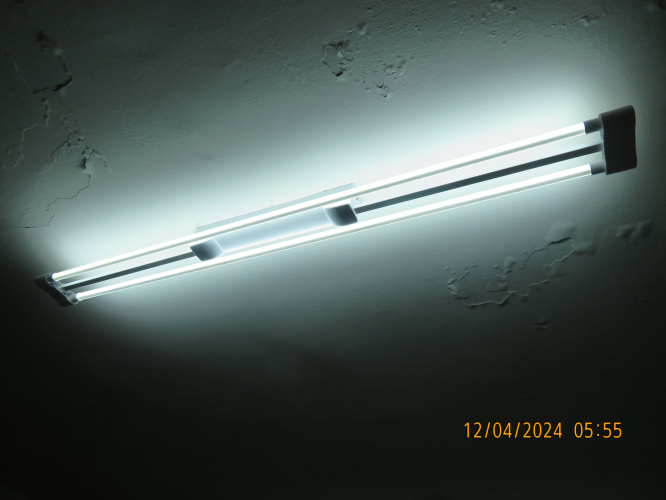 Fetaya 18W T5 6500K LED tubes at my father kitchen
I rotated them so that the LED strips pointing up, to get rid of the glare, and create a light pattern which is the same as T5 fluorescent lamps

