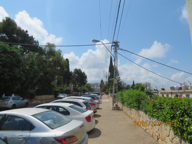 For Kev
Here is a detailed picture of the way LV lines are distributed to the homes.
Captured at Draifus street, Haifa.
