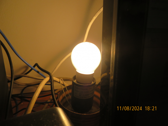 Decided to put my Philips 60W golf ball frosted incandescent lamp on my computer table lamp
I'm fearing that it would cause fire on my black E14 spotlight, so I put it on my computer table lamp with my E27 -> E14 adapter from Aliexpress, as this lamp is rated base-down.
