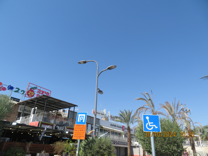 Typical LED lanterns at Eilat
[url=https://postimg.cc/N5sm5NbK][img]https://i.postimg.cc/N5sm5NbK/IMG_9024.jpg[/img][/url]
These are the most common type, and replaced most of the HID lanterns that was there at 2015, the last year we went to Eilat.
These have 3000K colour.
