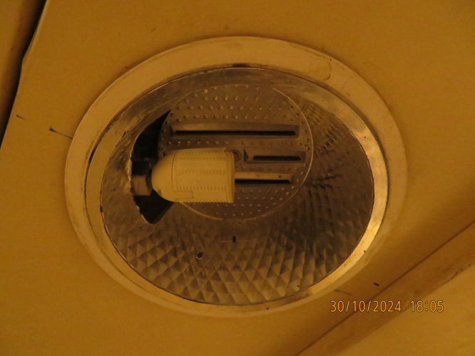 Former 2xPL-C recessed cans at the corridor
[img]https://i.postimg.cc/NFbgQpyJ/IMG_9077.jpg[/img]
I think they were originally 2xPL-C, and than downgraded to E27 CFLs, before completely abandoned.
