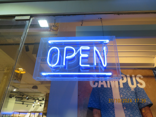 Blue neon sign at a business at Eilat promenade
Neon signs are rare these days in Israel, with most of them replaced with LED signs.
This one have argon, mercury and a blue phosphor.
