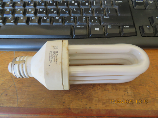 Philips PL Electronic-T 23W cool daylight CFL
Unfortunately, it don't working.
