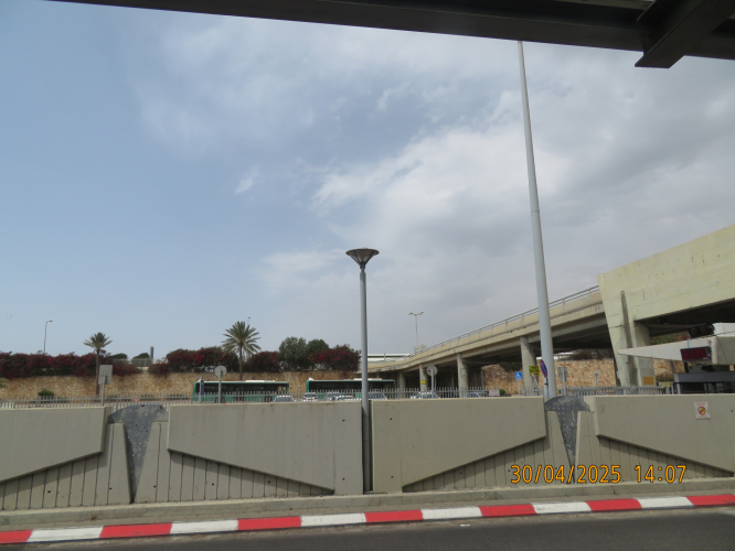 Unknown brand postop at Merkazit Hof HaCarmel bus station
[img]https://i.postimg.cc/pLmvGXpV/IMG-9808.jpg[/img]
I don't know which lamp these postop had, but now have MH retrofit LED lamps.
