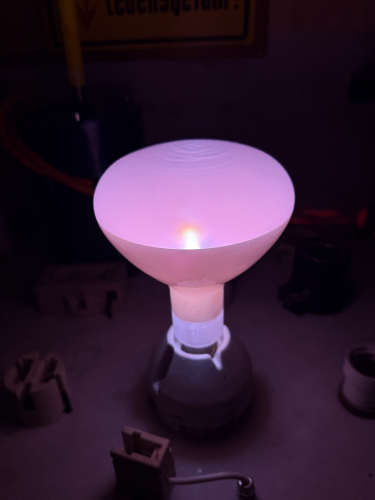 1972 Philips PowerWhite MBFR 125W --not working properly--
Here you can see a 1972 British made Philips PowerWhite (here is a brand name thats never coming back) reflector Mercury lamp. Sadly this lamp does not work properly and I honestly don't really know why. The lamp starts up normally but then does not warm up. The picture here was made about 20 minutes after ignition. The arctube of the lamp is clear and there seem to be no leaks as it glows normal when excited with a Tesla hid lamp tester. After 20 minutes the lamp draws approximately 40W at a lamp voltage of only 21v. The lamp current is approximately 2A at that point. 
