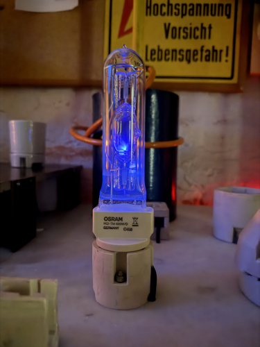 2014 Osram HQI-TM 600W single ended compact qmh lamp hot restrique
further information for this lamp can be found in the main post: [url=http://80.229.24.59:9232/gallery/displayimage.php?album=528&pid=23180#top_display_media]click me [/url]
Tried reigniting the lamp after being off for three minutes with an 5kV ignitor. The glow is much fainter in person

