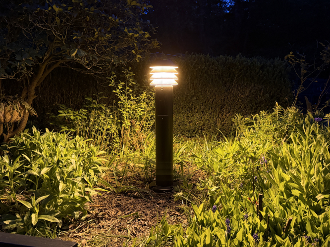 Garden Pollar
50W SON pollar in my garden, run off mu off grid battery system. This pollar is a exposition sample and was saved from the scrap. NOS. It is either made by Leipziger leuchten or gash for them. The quality is okay…
