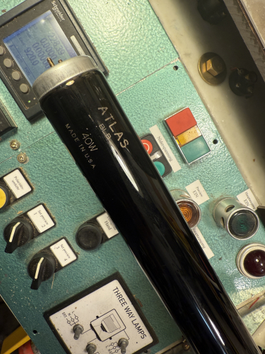 Atlas (American Sylvania made) F40T12 tube
While british lamp manufacturers listed blacklight blue lamps in their cataloge no examples that are actually made in the UK are known. This leads me to beelive, that these lamps were sourced by other manufacturers. I was pleased when i found this particular example of an atlas branded lamp. What intreaged me was that it was a T12 tube which i don’t have yett. Also very interesting is, that it was made in the USA. I suspect by Sylvania as both companies worked together and shared knowledge.

This brings me one step further in getting all thorn/atlascoulours in 4 foot tubes.
