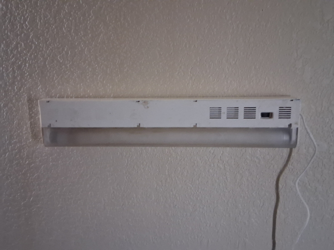 Lights of America T8 Fluorescent Fixture
another thrift store find
