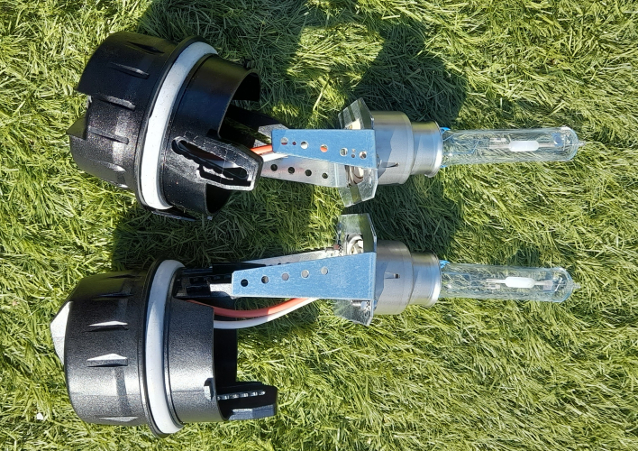 Urbis Evolo lamp holder assemblies
Regarding my previous post about different Evolo optics, the adjustable plate for the lampholder is different too. The ZX3 optic (right hand lantern) lampholder is on top, and the Sapphire optic (left hand lantern) lampholder is below. The bottom one has more material between the screw holes to force the lamp to be closer to the column end of the optic than the street end.
