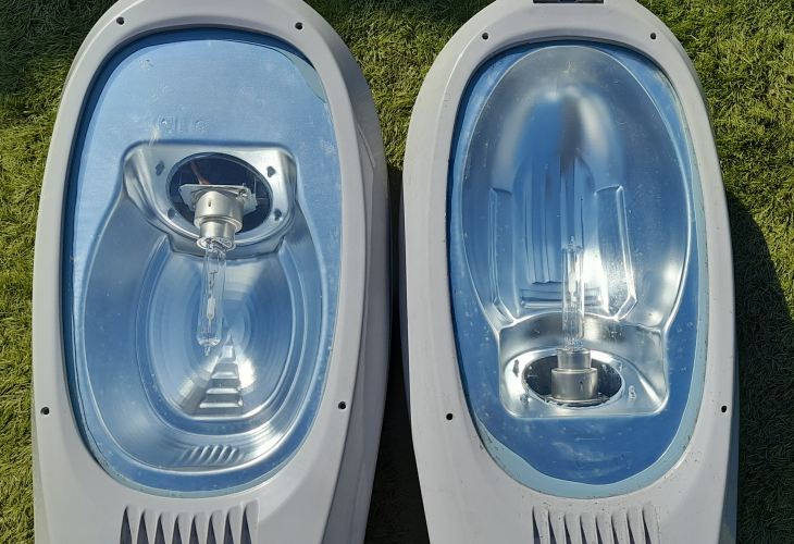 Difference in Evolo optics
This is the two different optic designs the Evolo lantern can come with. On the left is the optic seen in the Sapphire and ZX1. On the right is the optic seen in the ZX3. Each lantern has a 45W cosmo lamp, and the adjustable lampholders are set so the arc tube is in the same physical position. I do wonder how the different optics compare for performance, and what the difference in distribution would be like.
