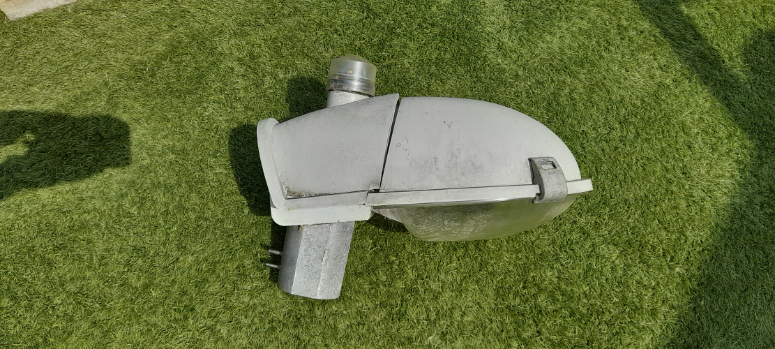 Philips SGS101
Philips SGS101 'StreetFighter' residential street lantern.
