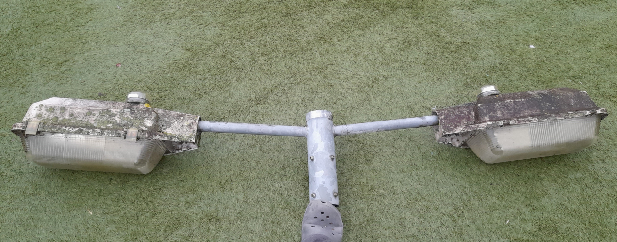 Twin Industrias
These are the lanterns that came with my twin arm bracket when I saved it. I mainly wanted the bracket, but as the lanterns are original, I decided to keep them as well. This is the 'as received' condition. Believe it or not, the lanterns are supposed to be white!
