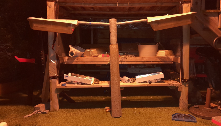 Experimenting with the twin arm
Once I got the Industiras off the twin bracket, I decided to have a bit of fun, and got out one of my Stanton 10 series concrete column tops; making a decent sized mini column for some quick displays of lanterns.
Twin GR501s
