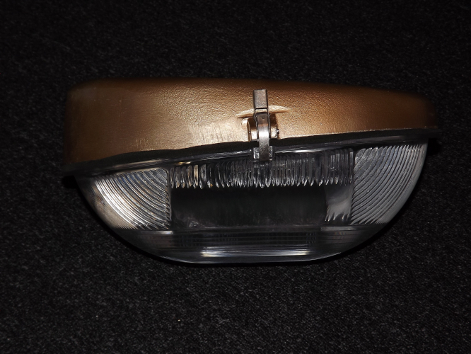 REVO Diadem
As you can see, looking a lot better than when I got it! New bowl provided by Dave The Lighting Guy. Very simple thing, not much going on inside other than the lamp-holder and a terminal block.
Keywords: REVO;Diadem;GLS
